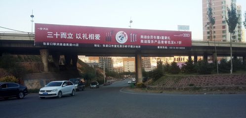 跨街橋三面翻 城市空間的動態(tài)視覺焦點(diǎn)